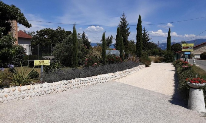 Saint-Hilaire-du-Rosier Apartment | Gite Les Galets Chantants Saint hilaire du rosier