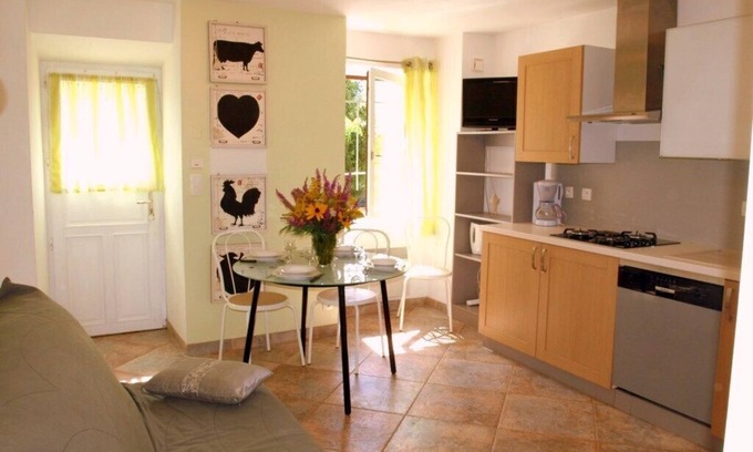 Sainte-Helene-du-Lac Apartment | Gite Les Platanes in STE HELENE DU LAC near the lake