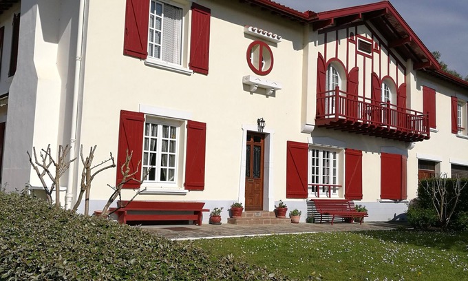 Hasparren Apartment | Gite Mulhoa classified 4 stars between Land and Sea, Near Thermes Cambo Les Bains
