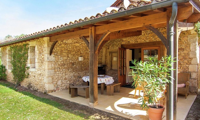 Issac House | Gîte on estate with shared pool