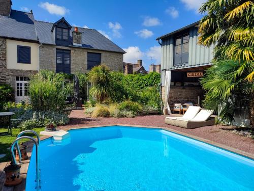 Antrain House | Gite Pavillon Le 1900
