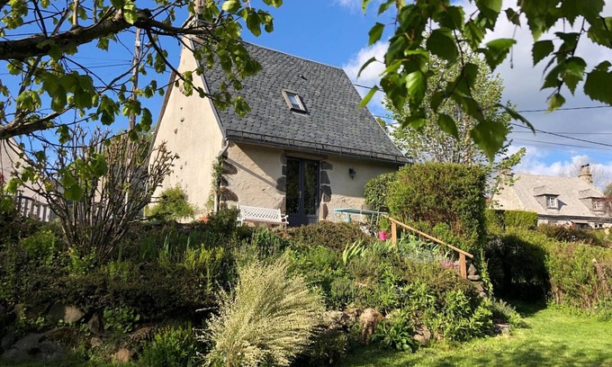 Saint-Martin-Valmeroux Cottage | Gite Saint-Martin-Valmeroux, 1 bedroom, 3 persons