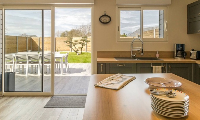 Saint-Vaast-la-Hougue Cottage | Gite Saint-Vaast-la-Hougue, 4 bedrooms, 10 persons