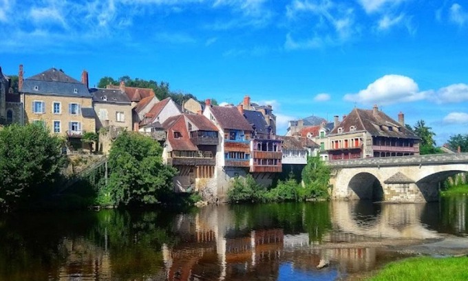 Scoury Cottage | Gite Saint-Marcel, 5 bedrooms, 13 persons