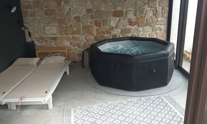 Salavas House | Gite Spacieux Avec Espace spa Fermé Privatif