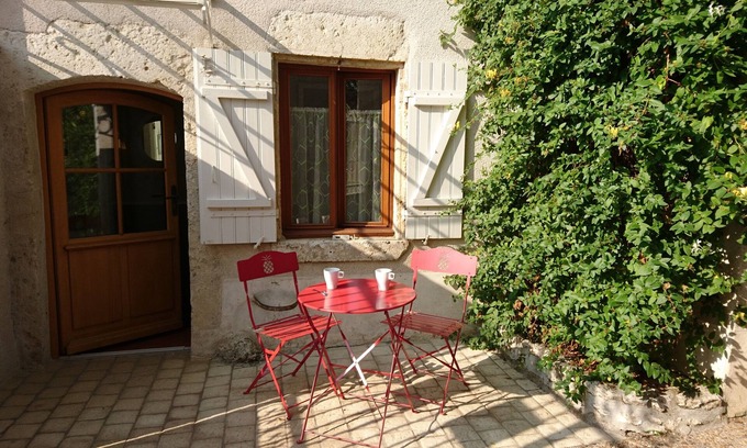 Cour-sur-Loire House | Gite the House of Vivier. Village house on the banks of the Loire