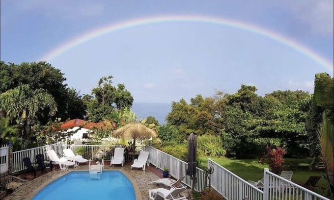 Bouillante Ski Chalet | Gîte Ti papiyon with swimming pool 5 minutes from Malendure beach