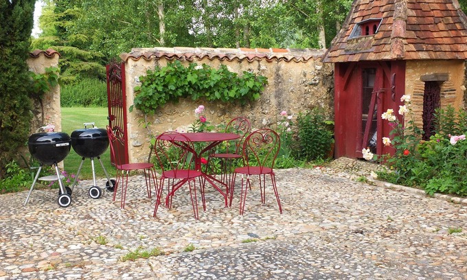 Villamblard House | Gite Vert, 2 room apartment located on the first floor