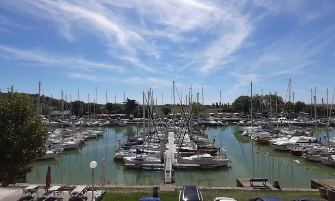 Mortagne-sur-Gironde House | Gite with lovely view of the harbour, all comforts, 10/12 pers, ideal for family or friends