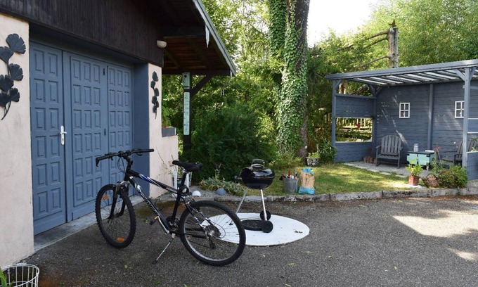 Rougegoutte Cottage | Gite with private entrance and parking/waterfront patio