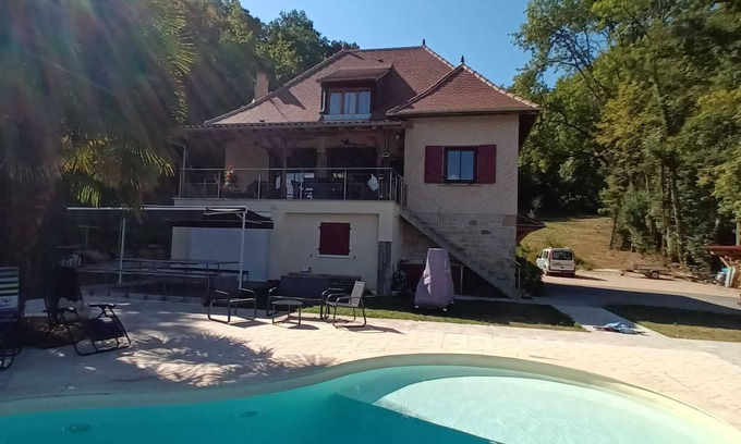 Carennac House | Gite14 Personnes sur 1.6ha, Piscine et Panorama sur Vallée de la Dordogne