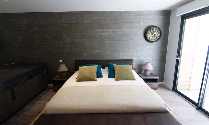 Montreuil-sur-Mer House | Gites 2 Personnes Avec Jacuzzi et Terrasse Privative. Tout Confort et au Calme