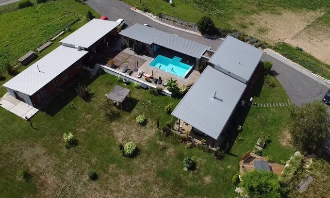 Dampierre Cottage | GÎTES 23M2 with terrace, heated pool, SPA and sauna