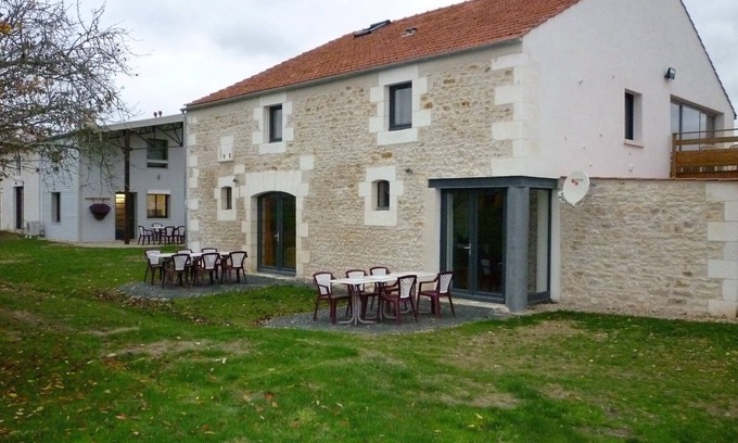 Saint-Andre-de-Lidon Apartment | Gîtes any comfort. spa access, wifi, air conditioning, all renovated