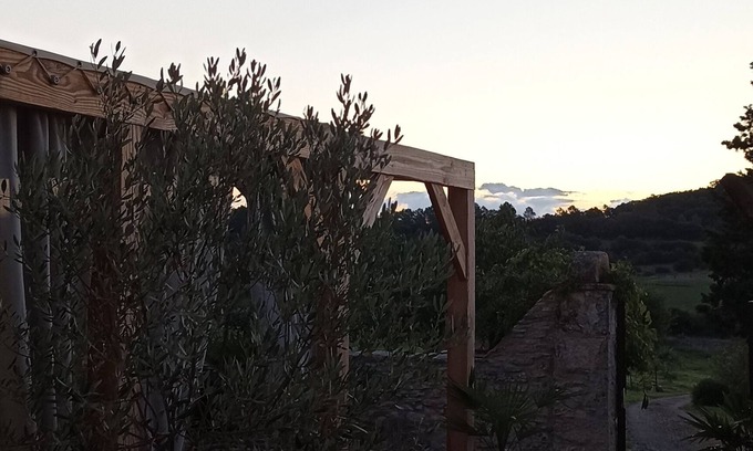 Sauve House | Gites Jacuzzi et Jardin Privé