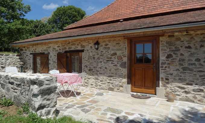 Saint-Hilaire-Bonneval House | Gites Sthilbon - Le Menudet. 2 Pièces de 40 m2 Terrasse et vue sur la Campagne