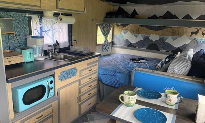 Reed Point House | Glacier, chill out in this cool camper!