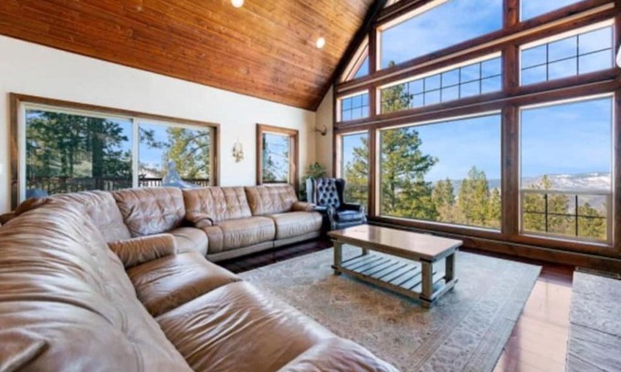 Yosemite West House | Glacier Peak Lodge