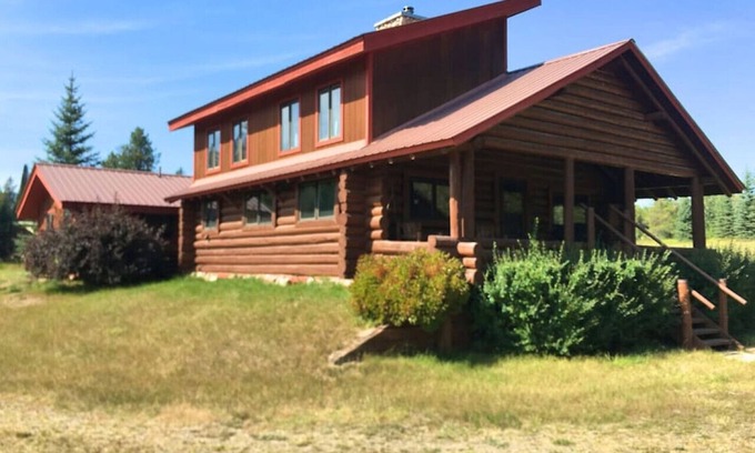 Coram Cabin | Glacier Ranch ~Minutes from Glacier National Park