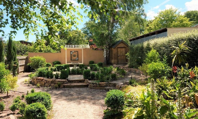 Beechworth Cottage | Gladstone House - quaint and short walk into town
