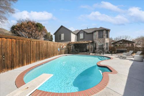 McKinney House | Glamorous Mansion w Private Pool and Cinema Room