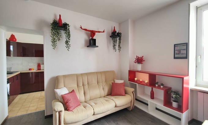 Puttelange-aux-Lacs Apartment | Glamour Red Apartment
