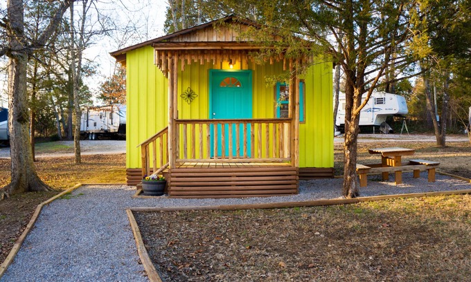 Kedron Cabin | Glamping Cabin 2 - near Spring Hill & Franklin