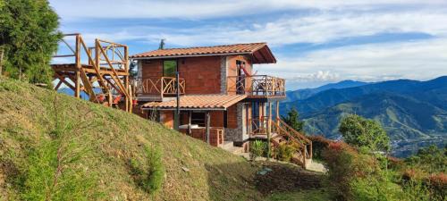 Medellin Ski Chalet | Glamping en Medellín - Kinsho Glamping - Cabaña con Jacuzzi privado