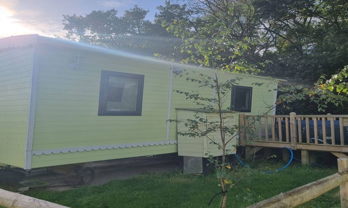 Llanfair Caereinion Cottage | Glamping Hut - Riverview 5
