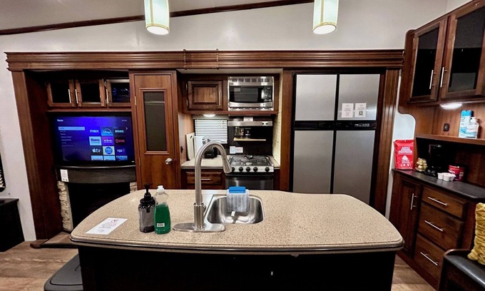 West Odessa House | Glamping in Style - Queen - Mini-Split - Workspace