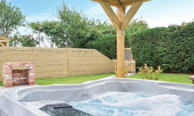 Chorlton-by-Backford Cottage | Glamping Pod 1 - UK49949