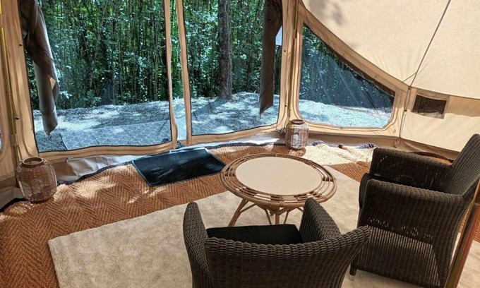 Crespin Other | Glamping tent in de rust, met zwembad, badkamer en keuken