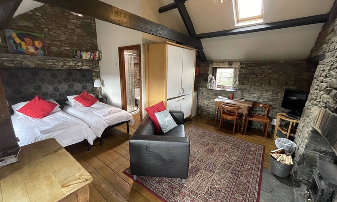 Cwmbach Apartment | Glas, our first floor studio