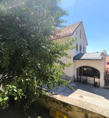 Kranj House | Glasbeni atelje Tri ptičice