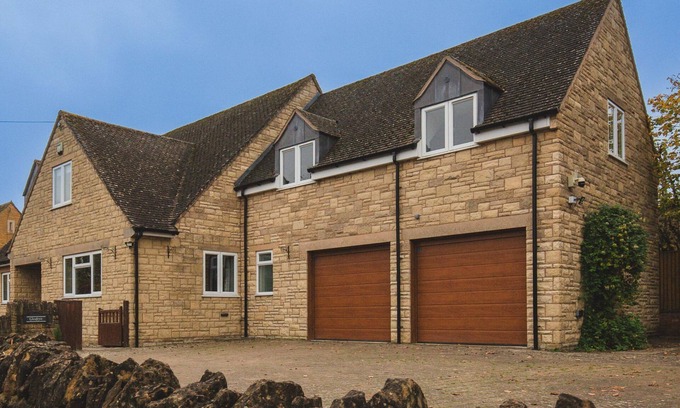 Great Wolford Cottage | Glasfryn - sleeps 10 guests in 5 bedrooms