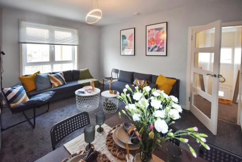 Glasgow Apartment | Glasgow Modern style home , separate entrance