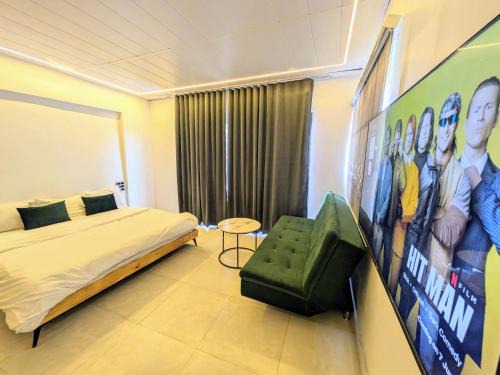 Mount Abu House | Glass Canvas