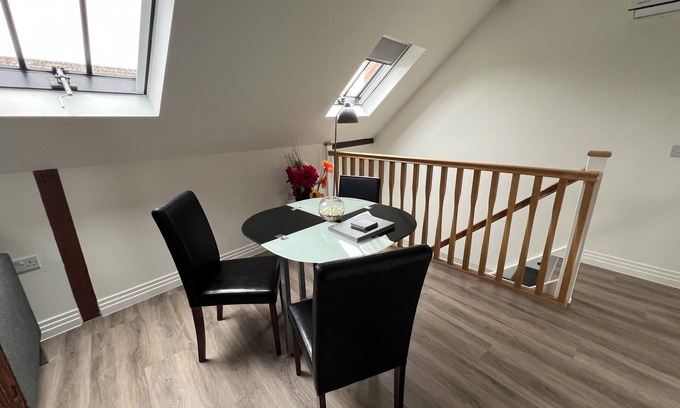 Glastonbury Apartment | Glastonbury Secret Retreat - 1 BD Split-Level Holiday Let Apartment, Sleeps 3