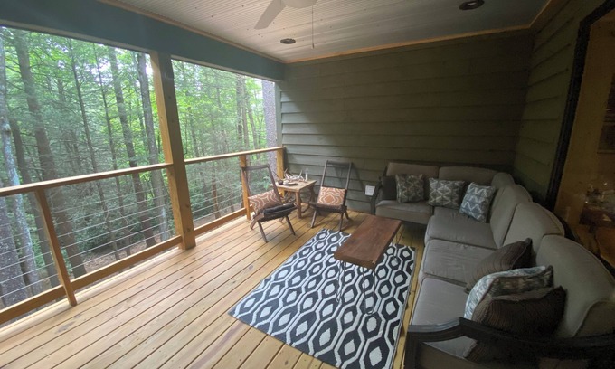 Rogers Cabin | Glaucomy`s Suite | 1 Bed, 1 Bath