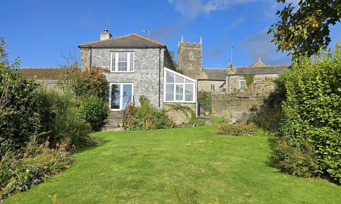 Ruan High Lanes Cottage | Glebe Barn - a cottage that sleeps 5 guests in 3 bedrooms