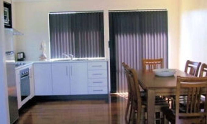 Strahan Apartment | Glenaire apartments at Pontifex