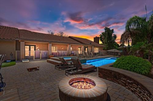 Estate Grove Valencia Est House | Glencove Haven