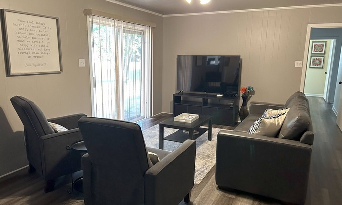 Longview House | Glencrest: Charming Home in the Heart of Longview!
