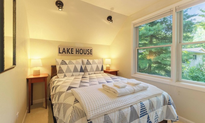 Fennville House | Glennwood Cottage! Coastal woodsy charm with association beach access
