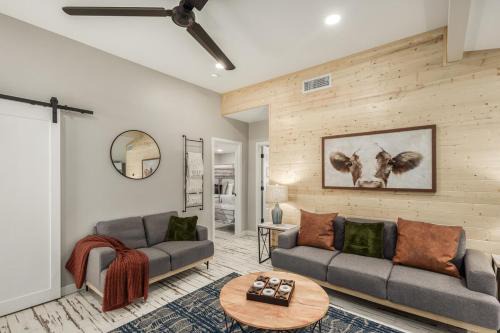 Rovey Farm Estates House | Glenwillow home - minutes from Cardinals Stadium!