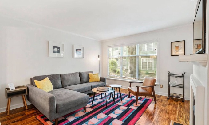 Tuckahoe Apartment | Glenwood Gable- near downtown Raleigh