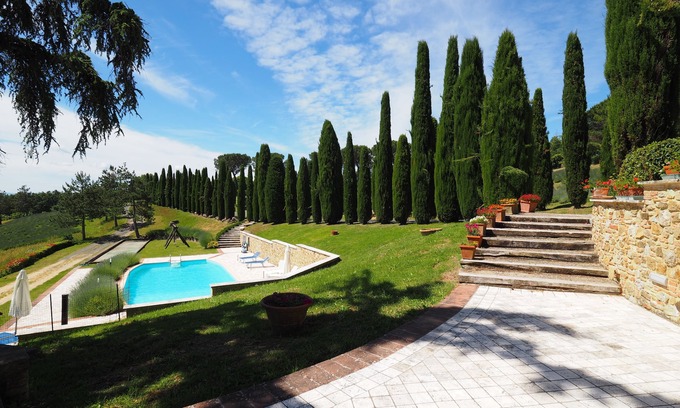 San Gimignano Cottage | Glicine, romantic cottage with outdoor patio, on the hills of San Gimignano
