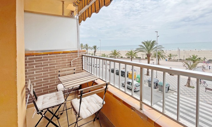 Sagunto Apartment | Global Properties: Beachfront apartment, Puerto de Sagunto