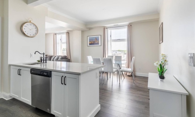 Smiths Falls Apartment | GLOBALSTAY . Rideau 2Br Signature Apartment Free Parking