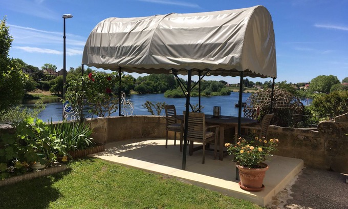 Bergerac Apartment | Glorious riverside town apartment with private garden overlooking La Dordogne .